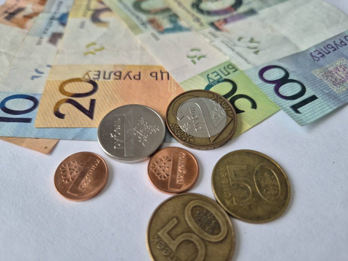 Сколько зарабатывали в августе: средняя зарплата в Брестской области ниже, чем по стране зарплата