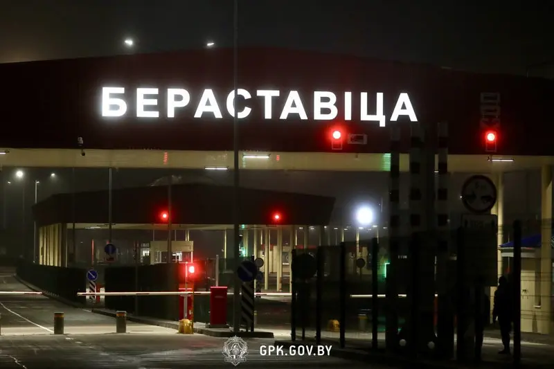 К Новому году на границе Беларуси выросли очереди бераставица